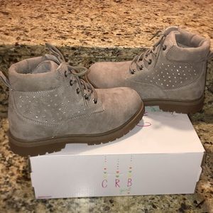🎀CRB Girls Boots Grey bling 💎on outer sides NWT